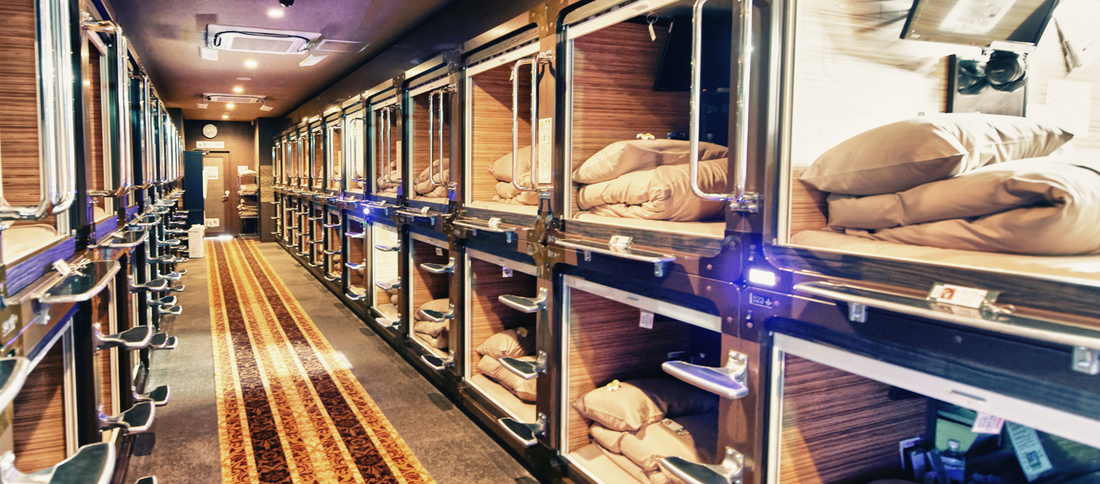 I capsule hotel giapponesi e l’esperienza di dormire in 2 metri quadrati