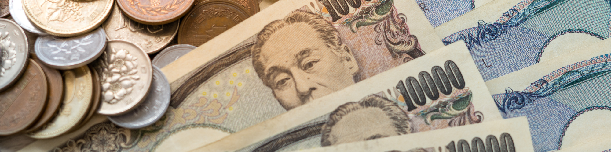 Banconote da 10.000 yen e monete giapponesi di vari tagli