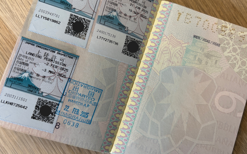Timbro di permesso di ingresso in Giappone su passaporto turistico